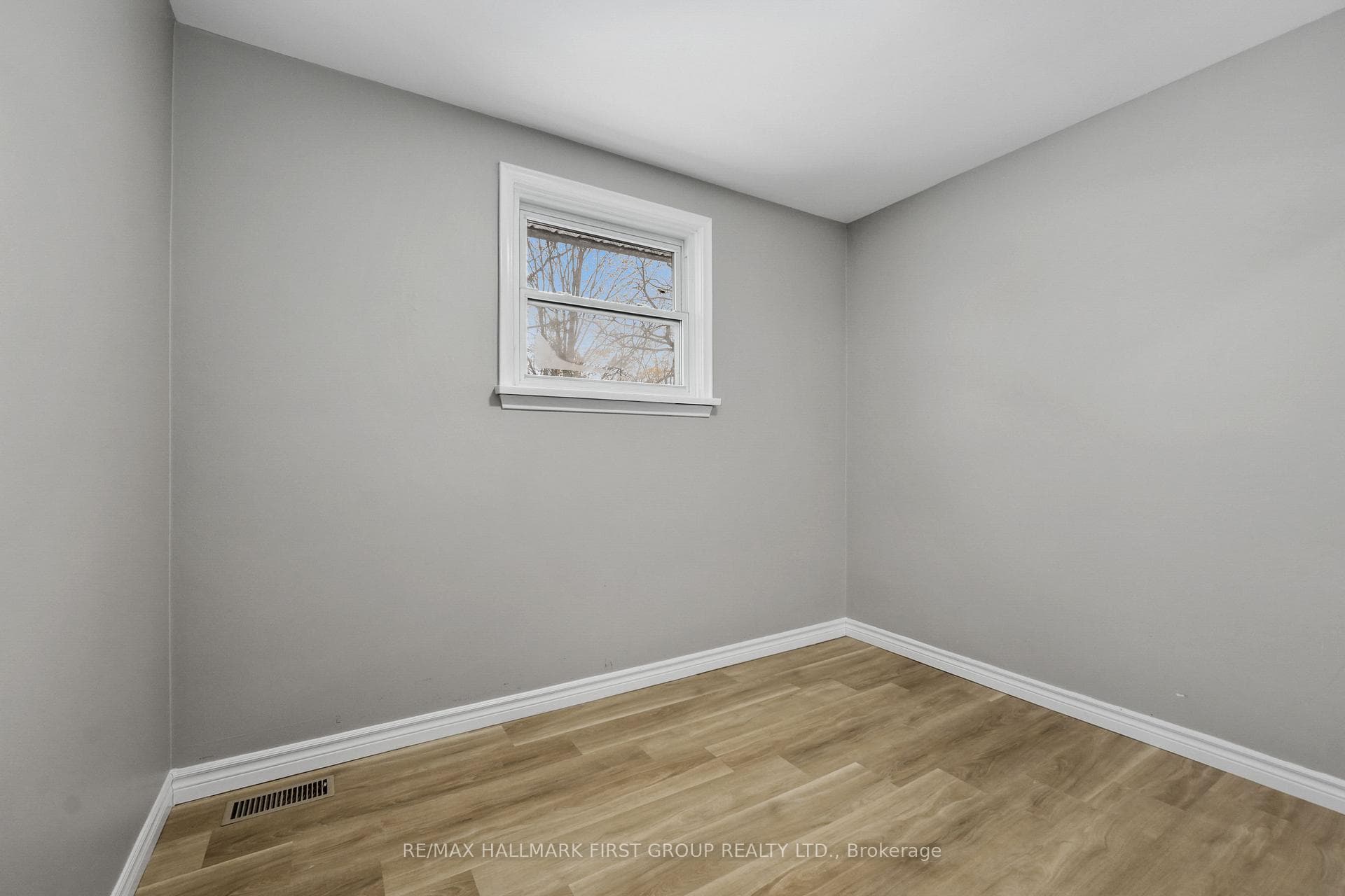 176 Sydenham Street Unit Upper photo 11