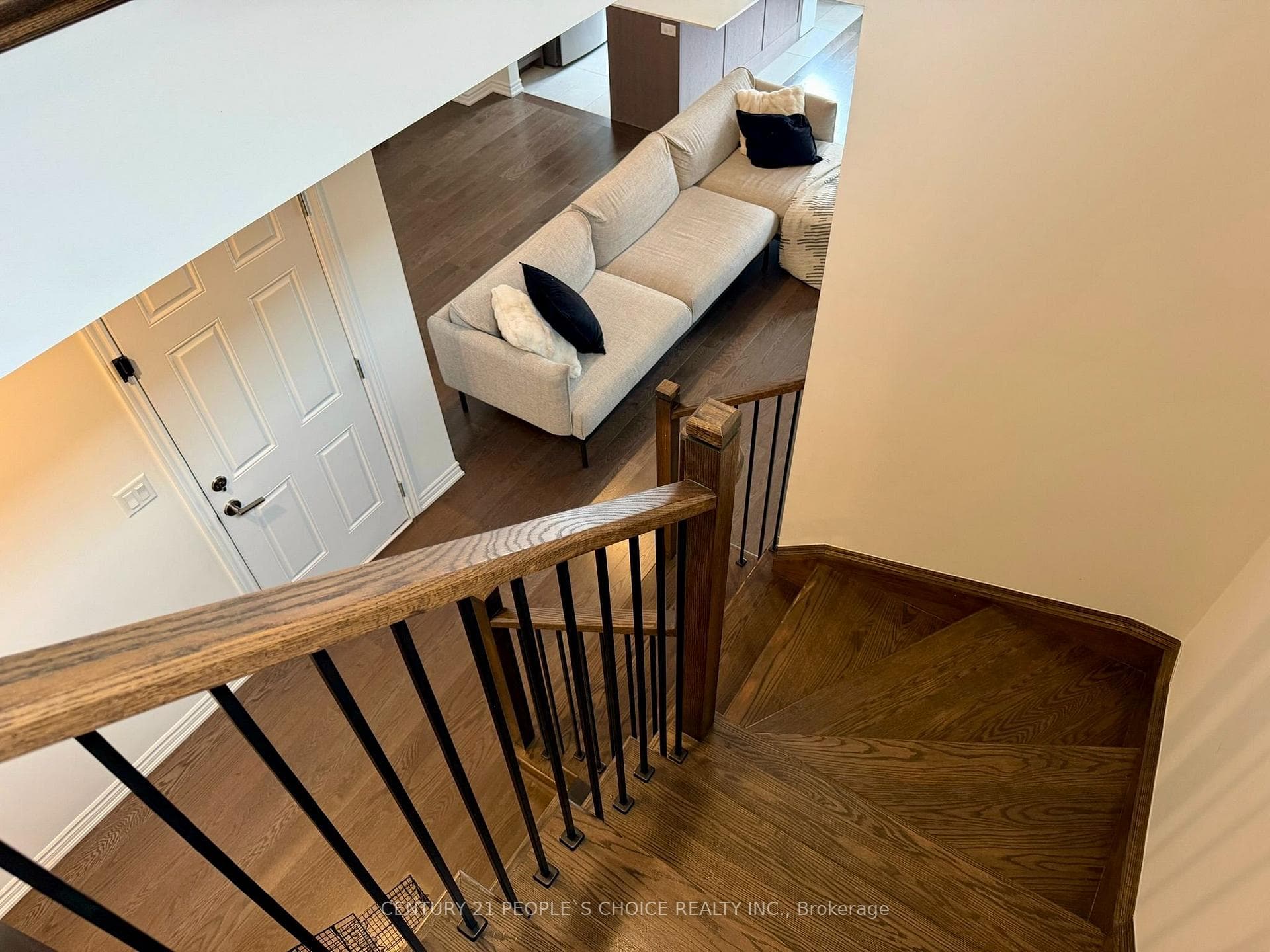 487 Bergamot Avenue photo 14