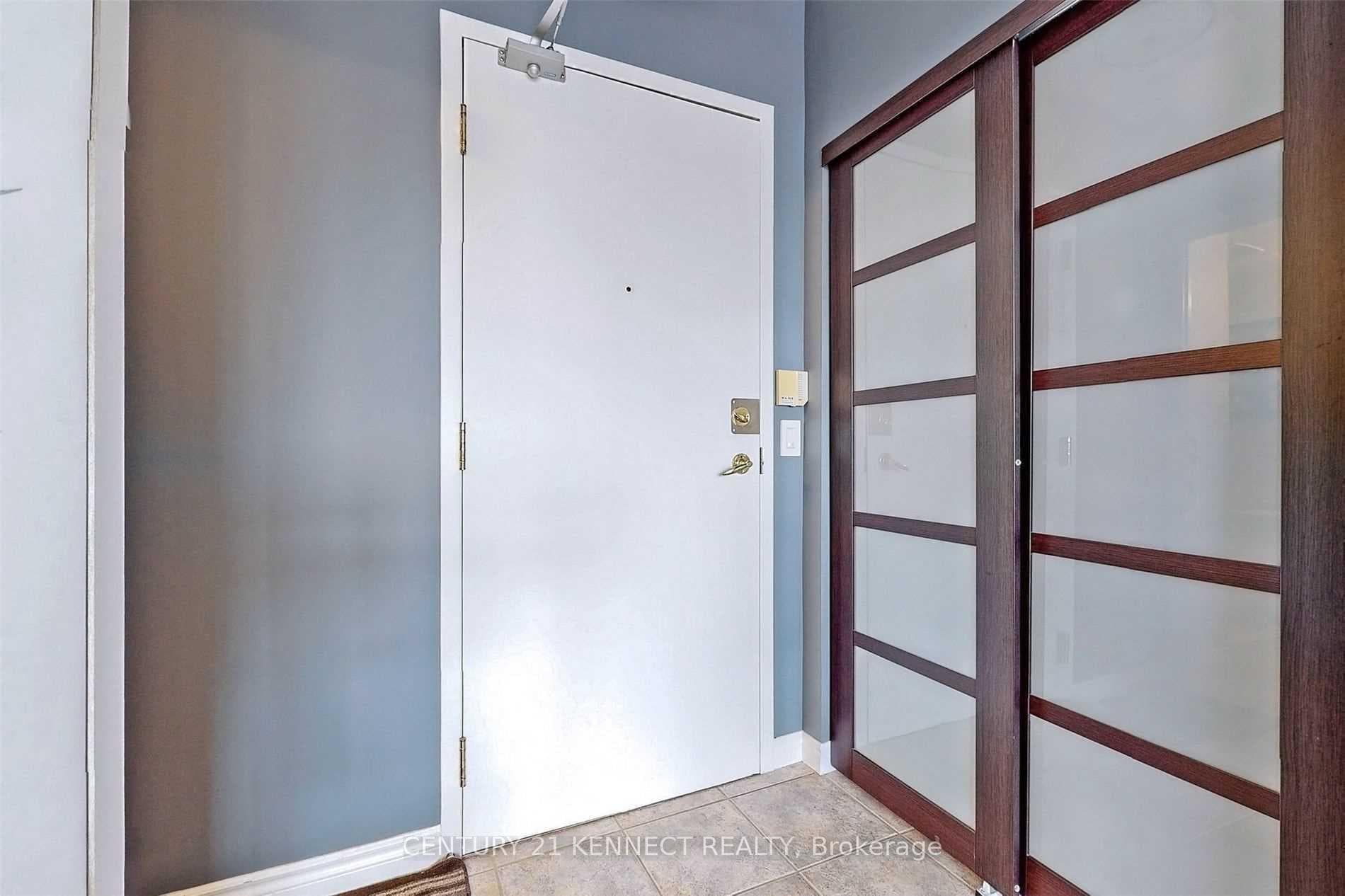 200 Burnhamthorpe Road Unit 1203 photo 24