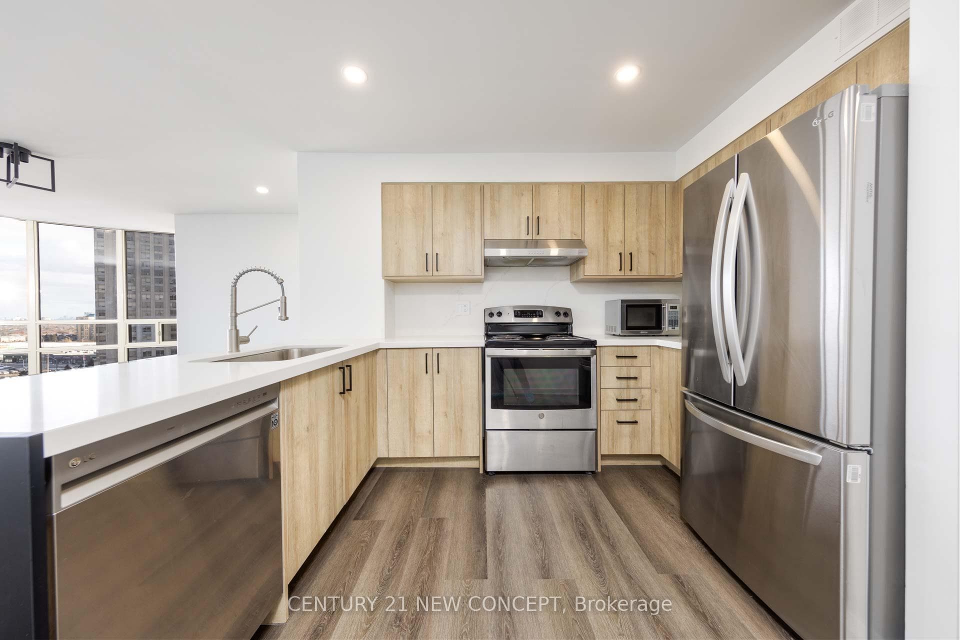 50 Eglinton Avenue Unit 1105 photo 2