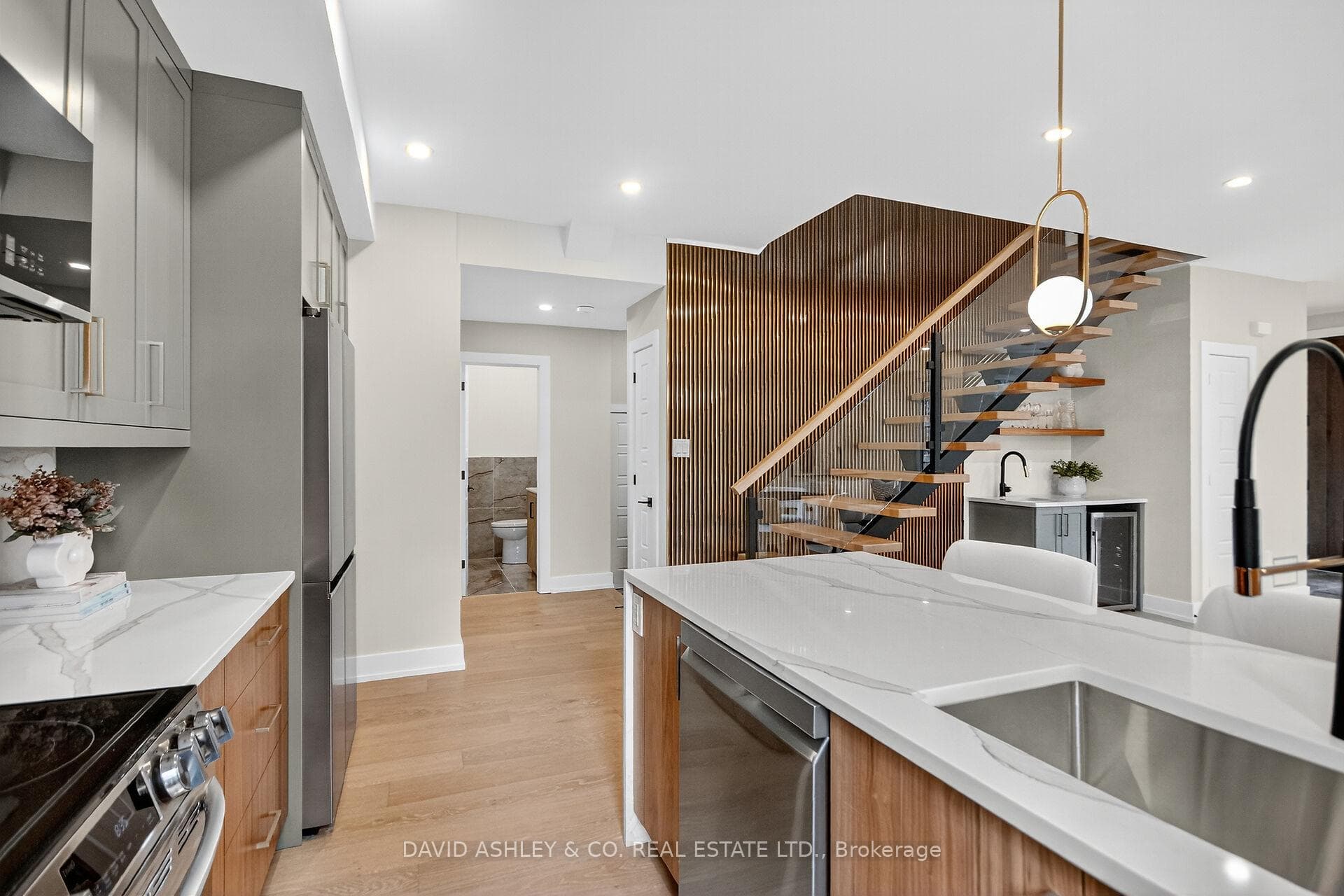 612 Tweedsmuir Avenue Unit Main photo 9