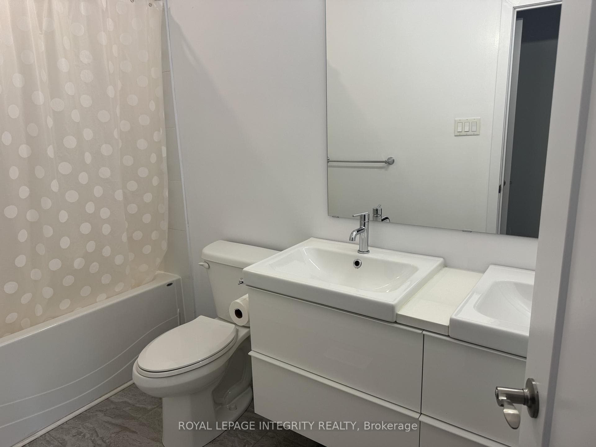 247 Granville Street photo 12