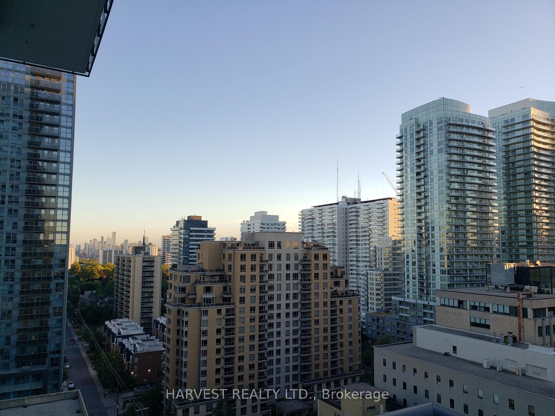 185 Roehampton Avenue Unit 1513 photo 2
