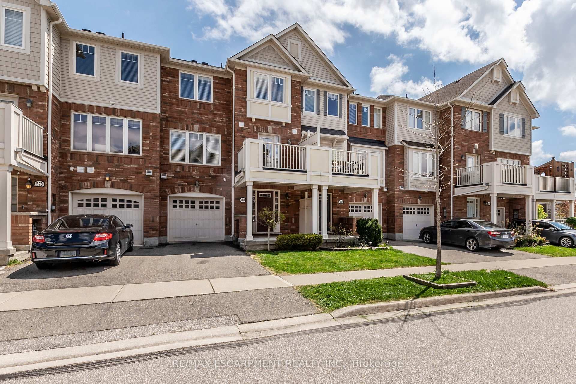 280 Wetenhall Landing photo 2