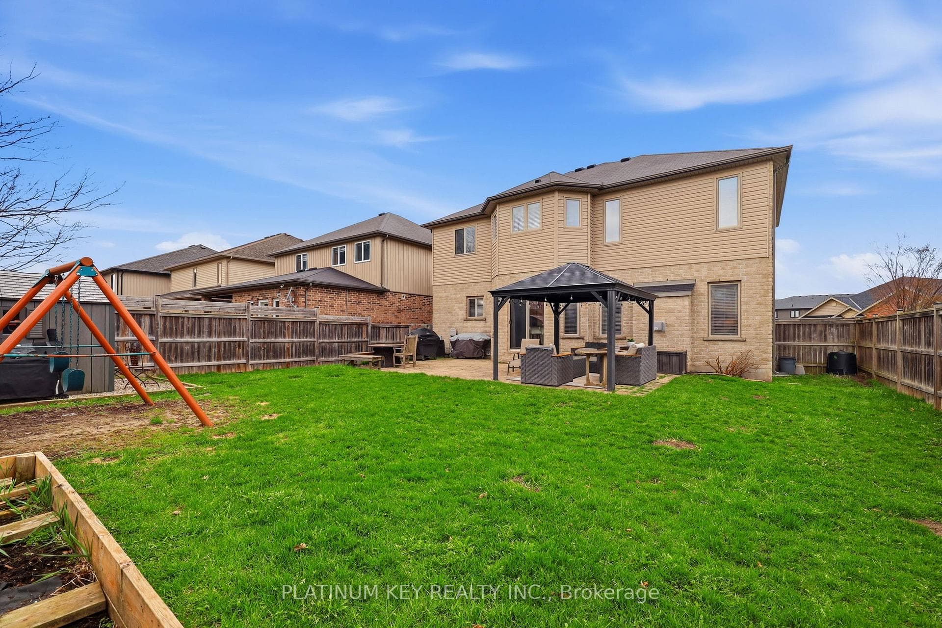 979 Moy Crescent photo 42