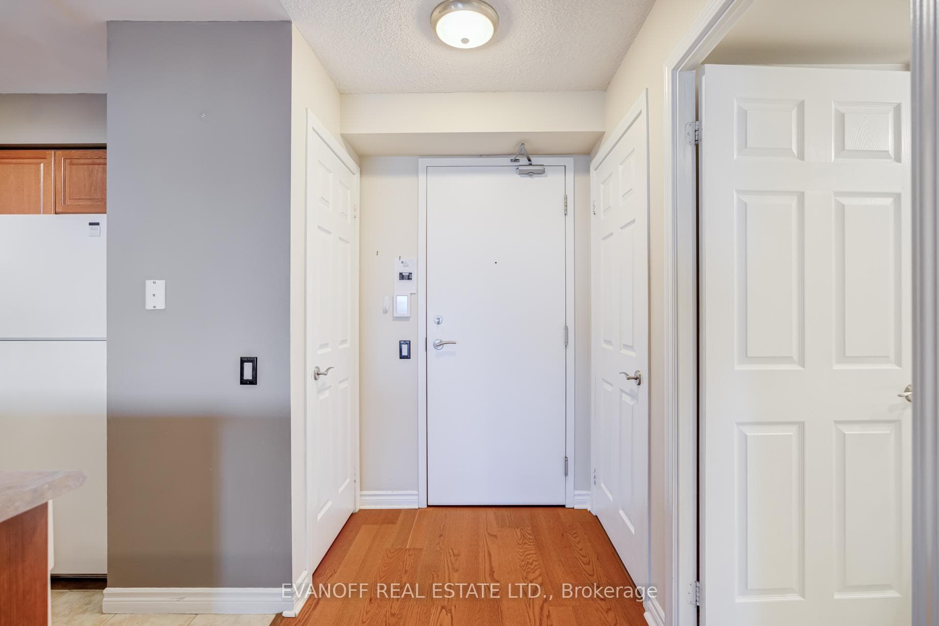 8 Mondeo Drive Unit 309 photo 4