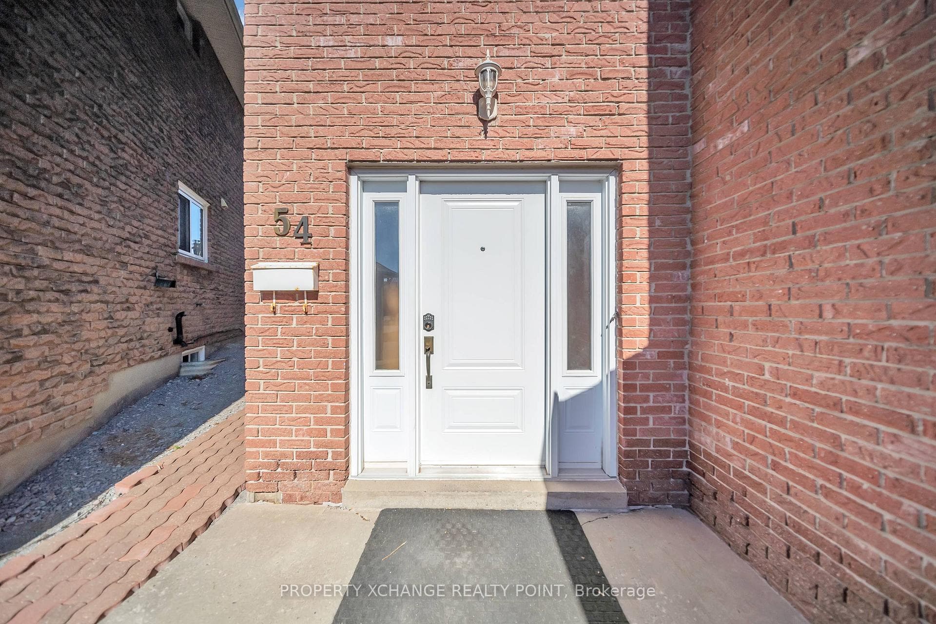 54 Longfellow Court photo 2