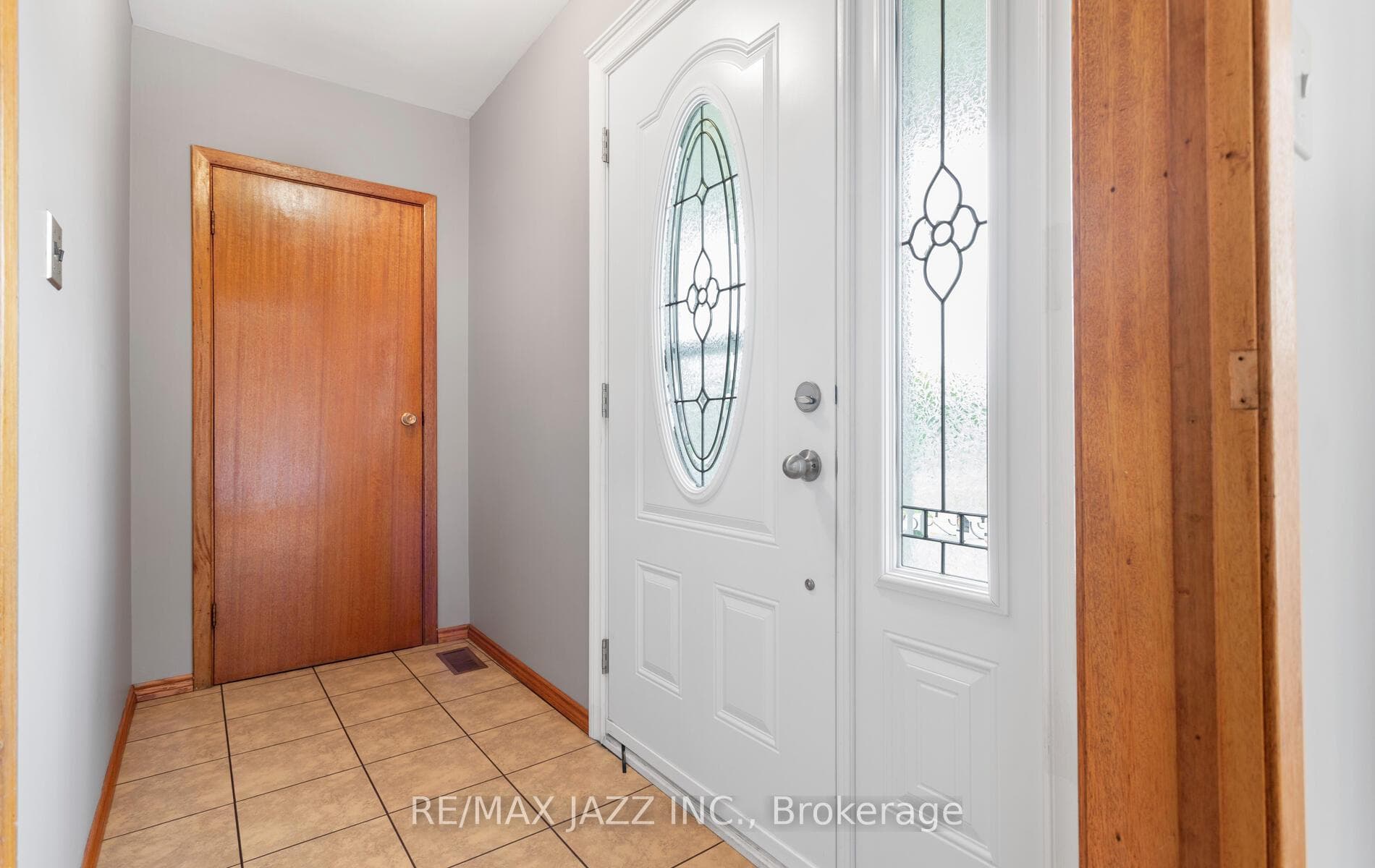 493 Crerar Avenue photo 4