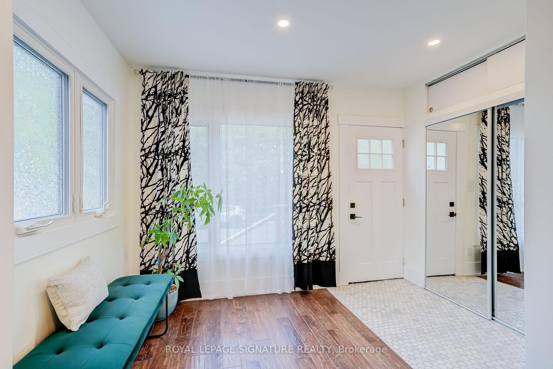 176 Barrington Avenue photo 3