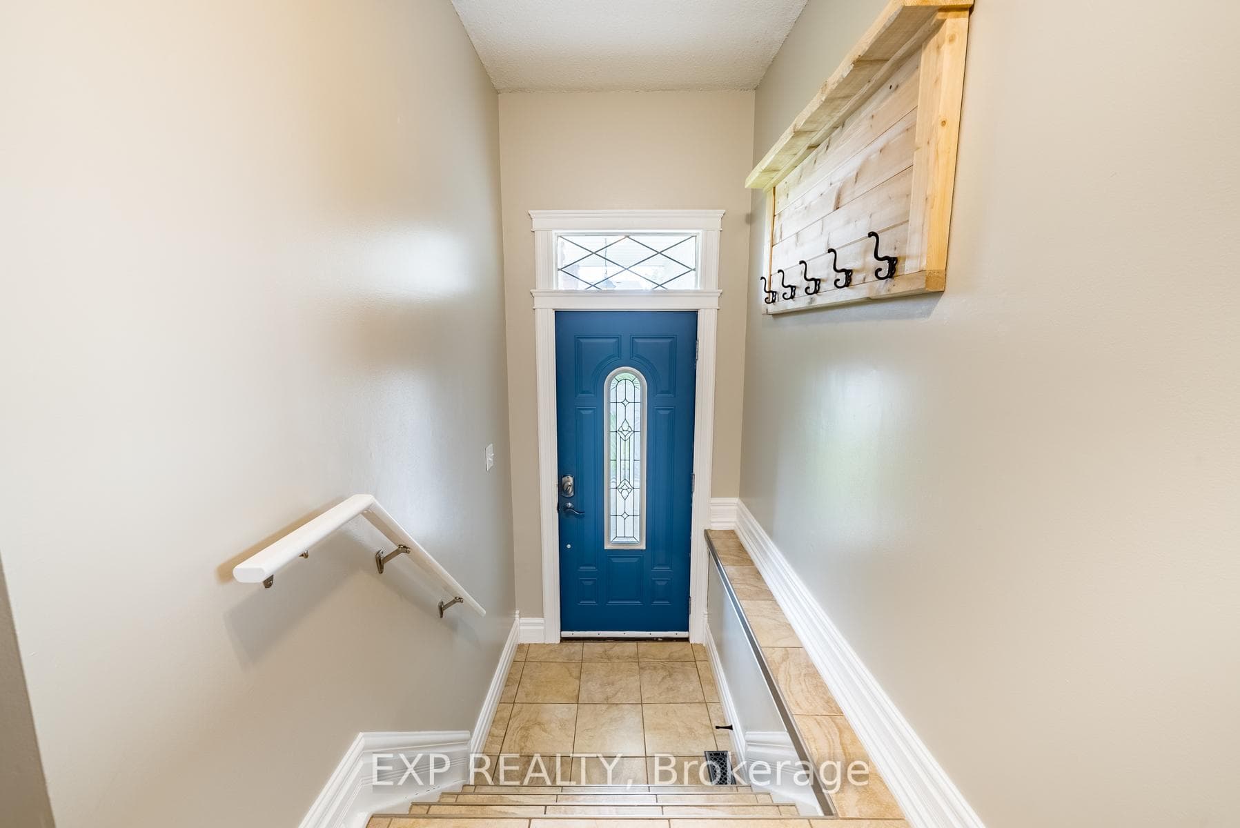 110 Peacock Boulevard photo 4