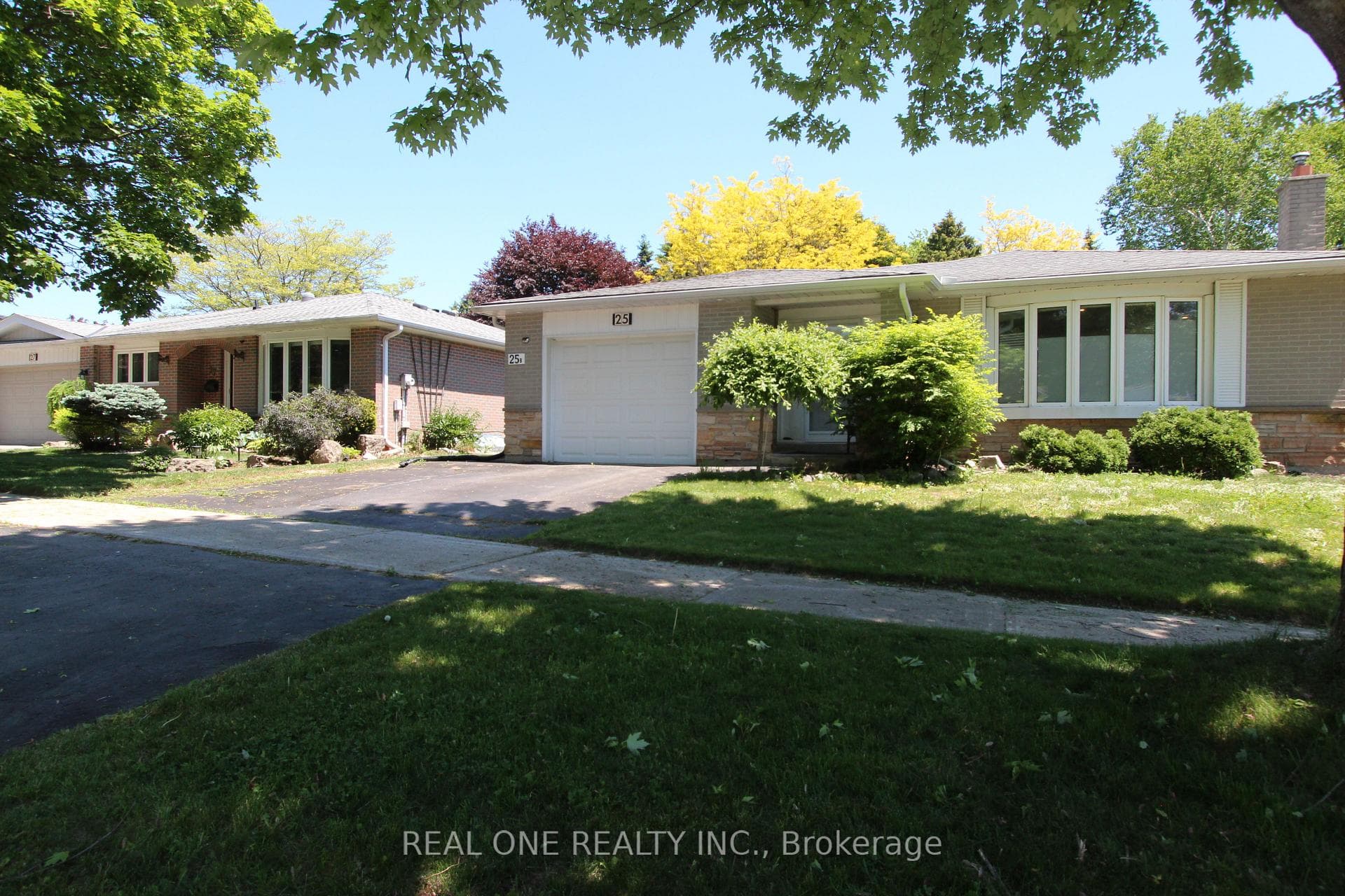 25 Bigwin Drive photo 1