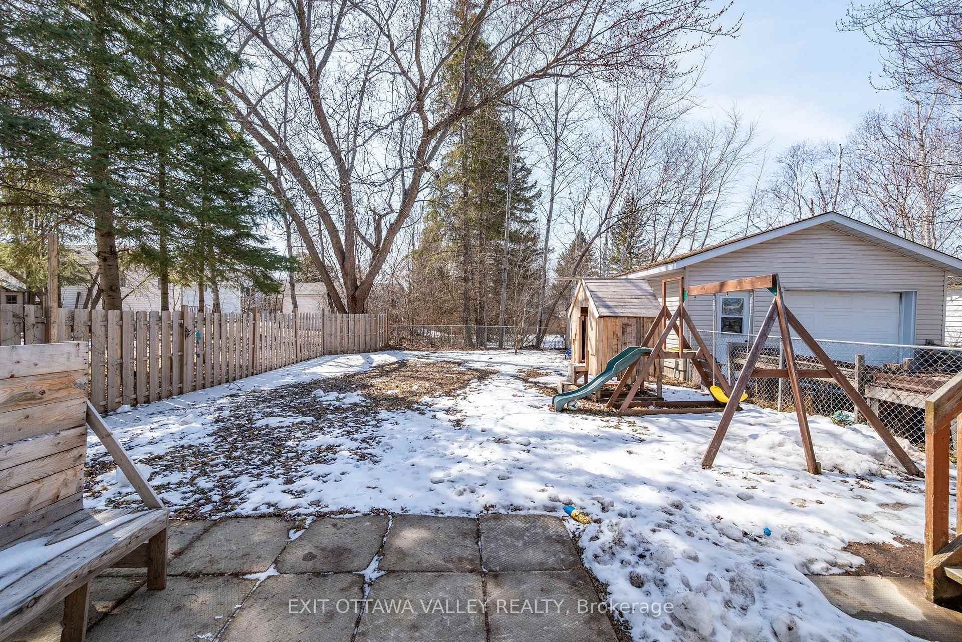 3 Selkirk Street photo 36