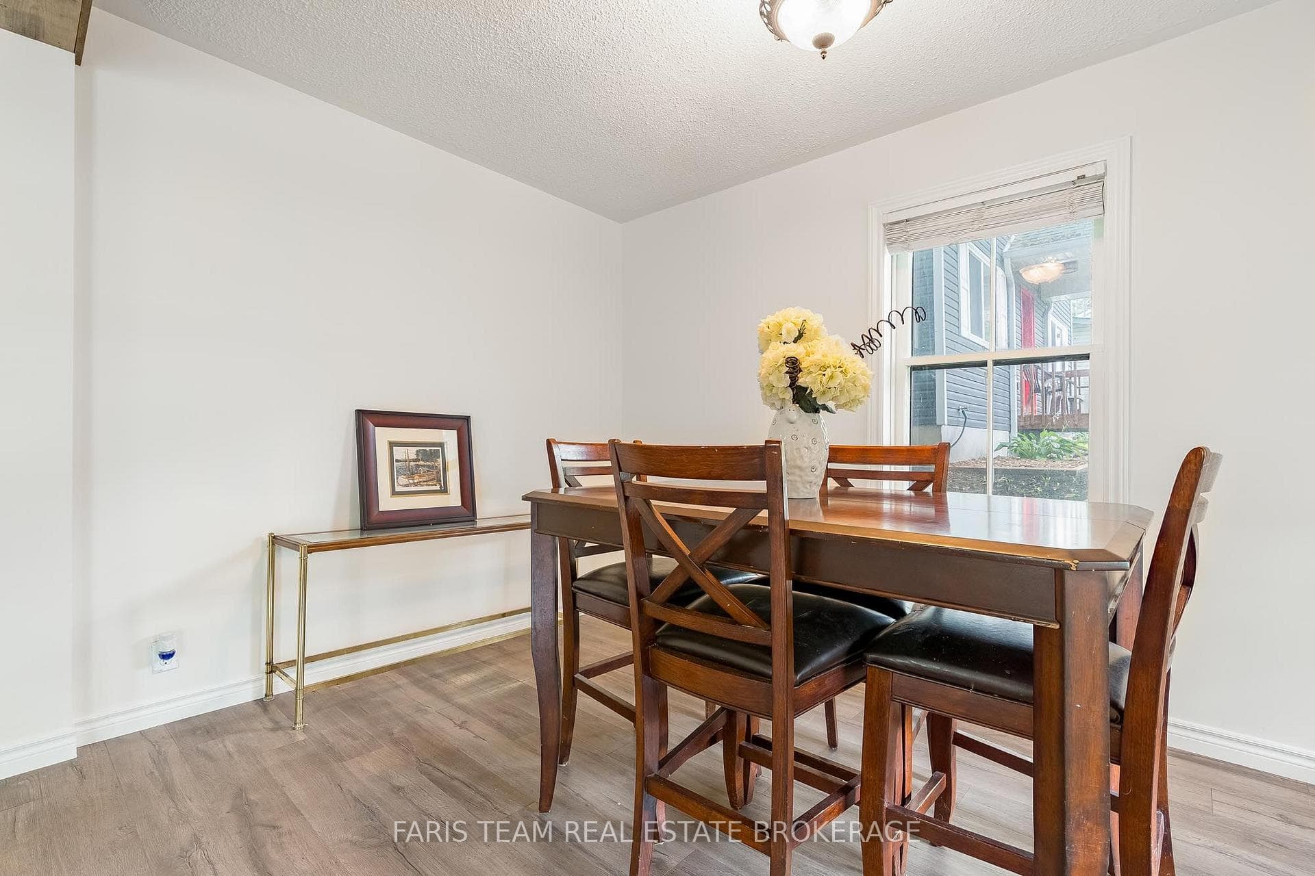308 Russell Street photo 10