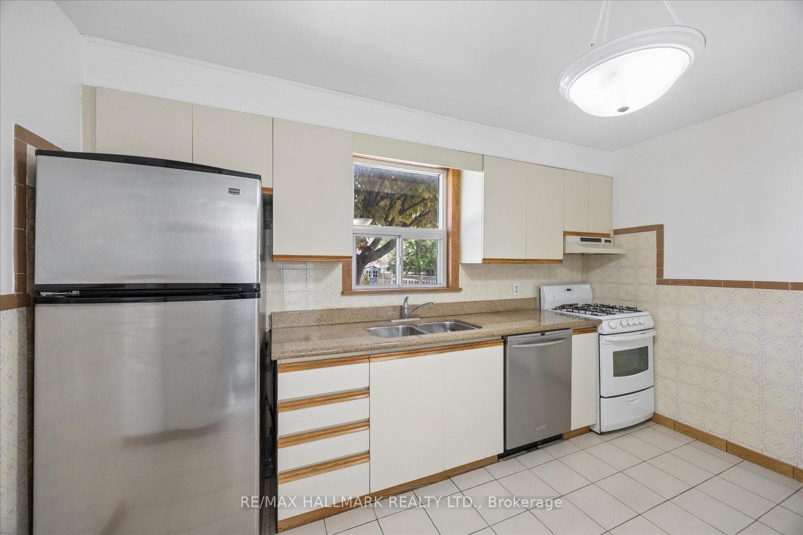 483 Cosburn Avenue photo 17