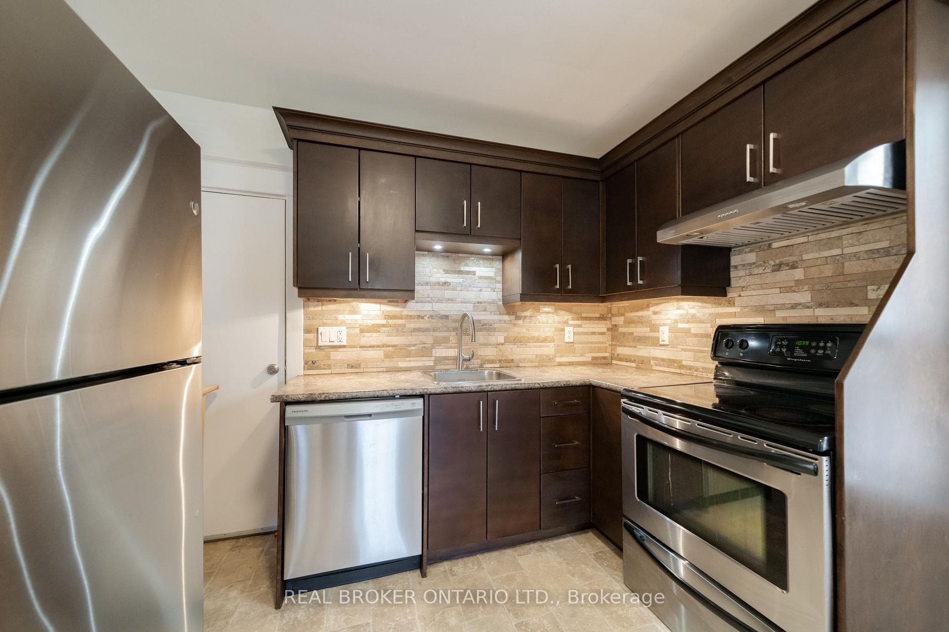 542 Glebeholme Boulevard Unit MAIN photo 12
