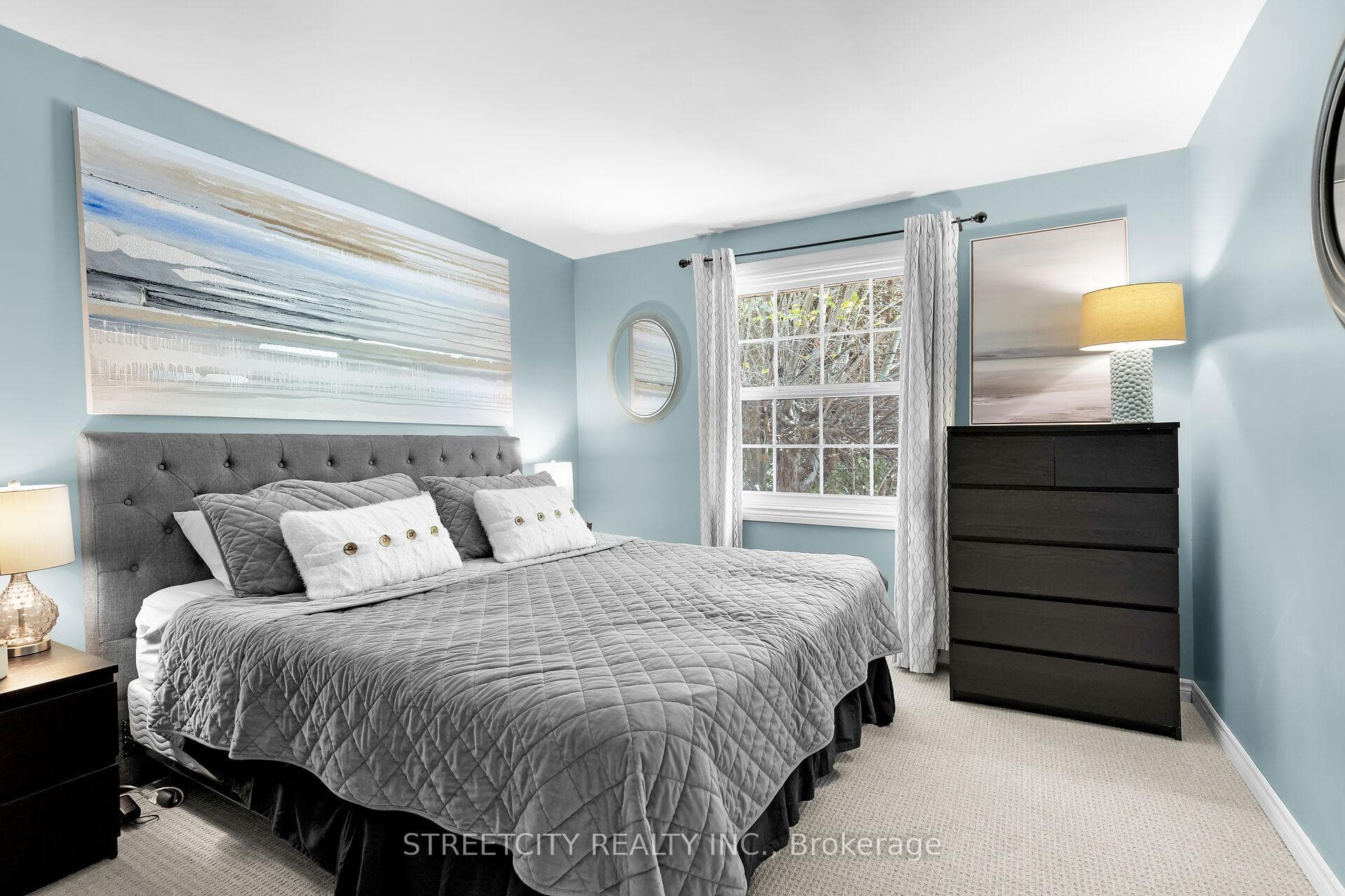 667 Grenfell Drive photo 13
