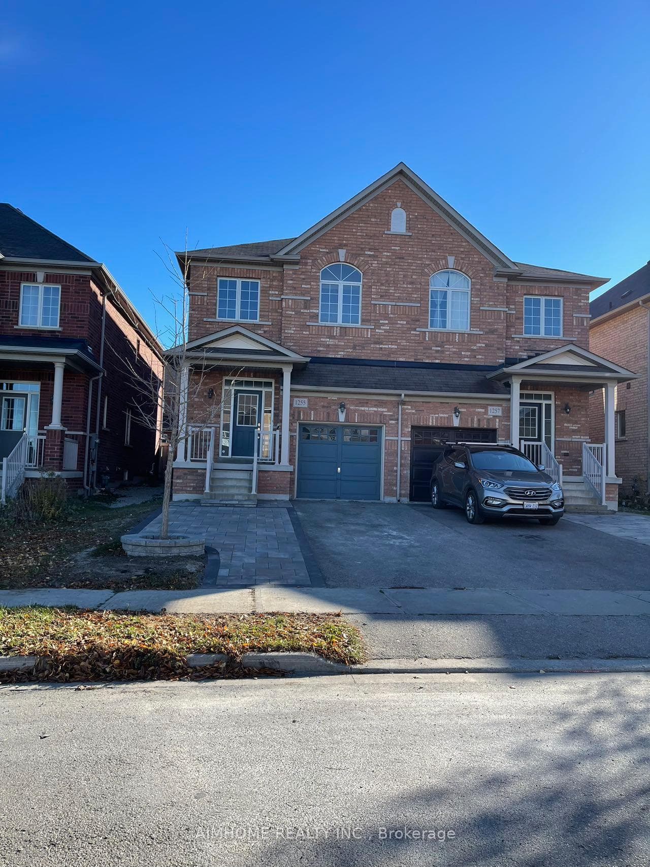 1255 Blencowe Crescent photo 1