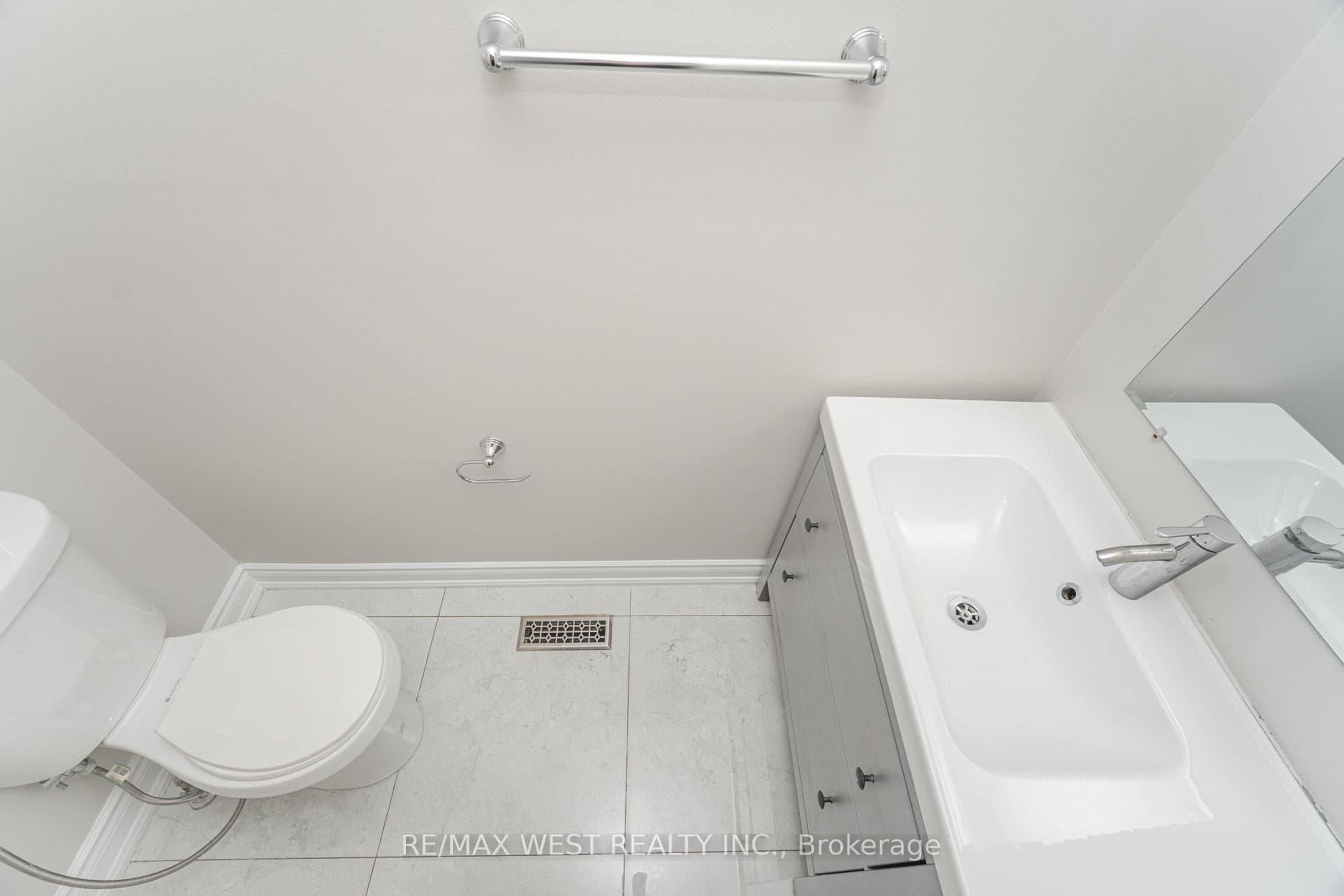 86 Dina Road photo 27