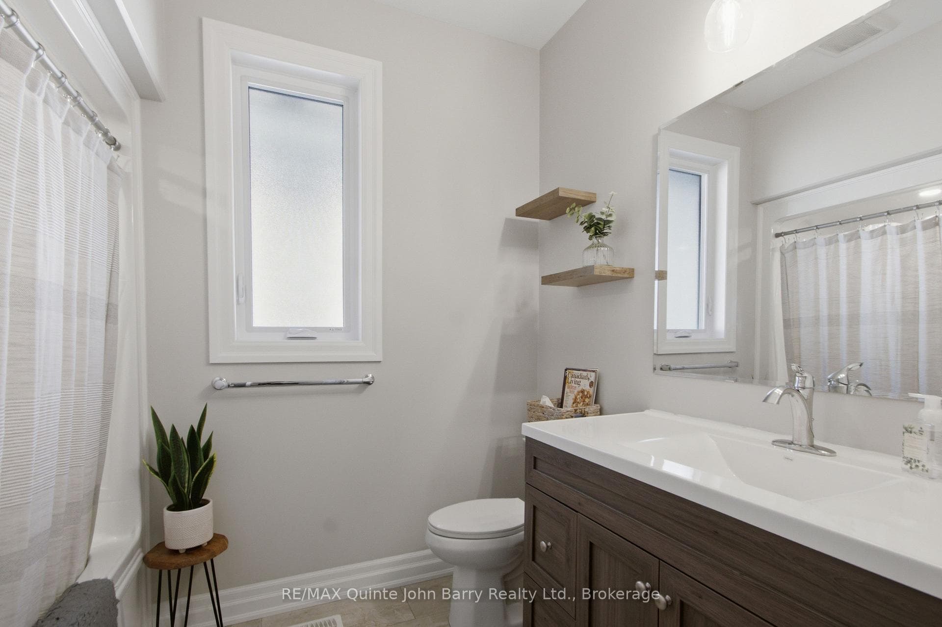 8 Tackaberry Drive photo 20