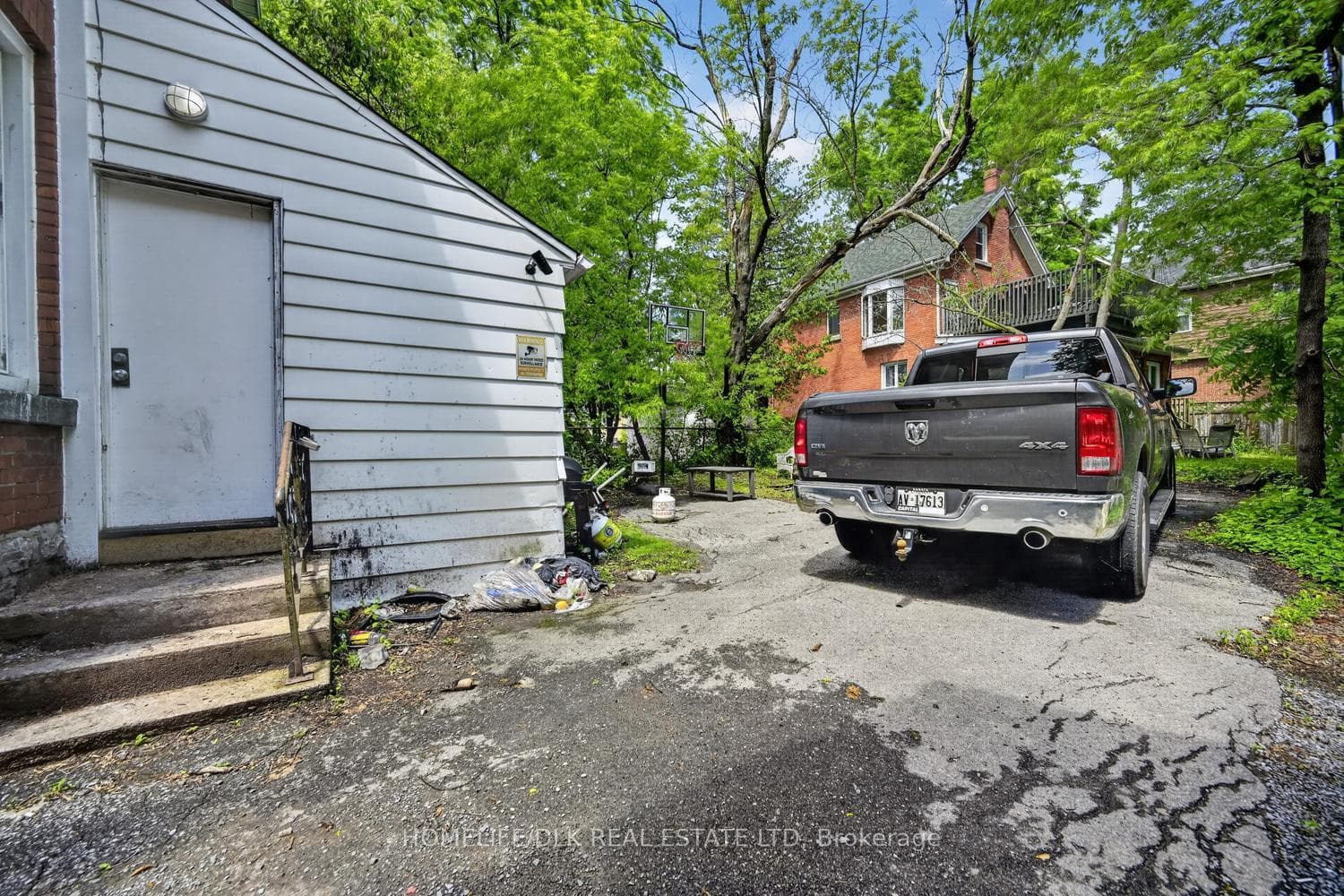 561 Johnson Street photo 19