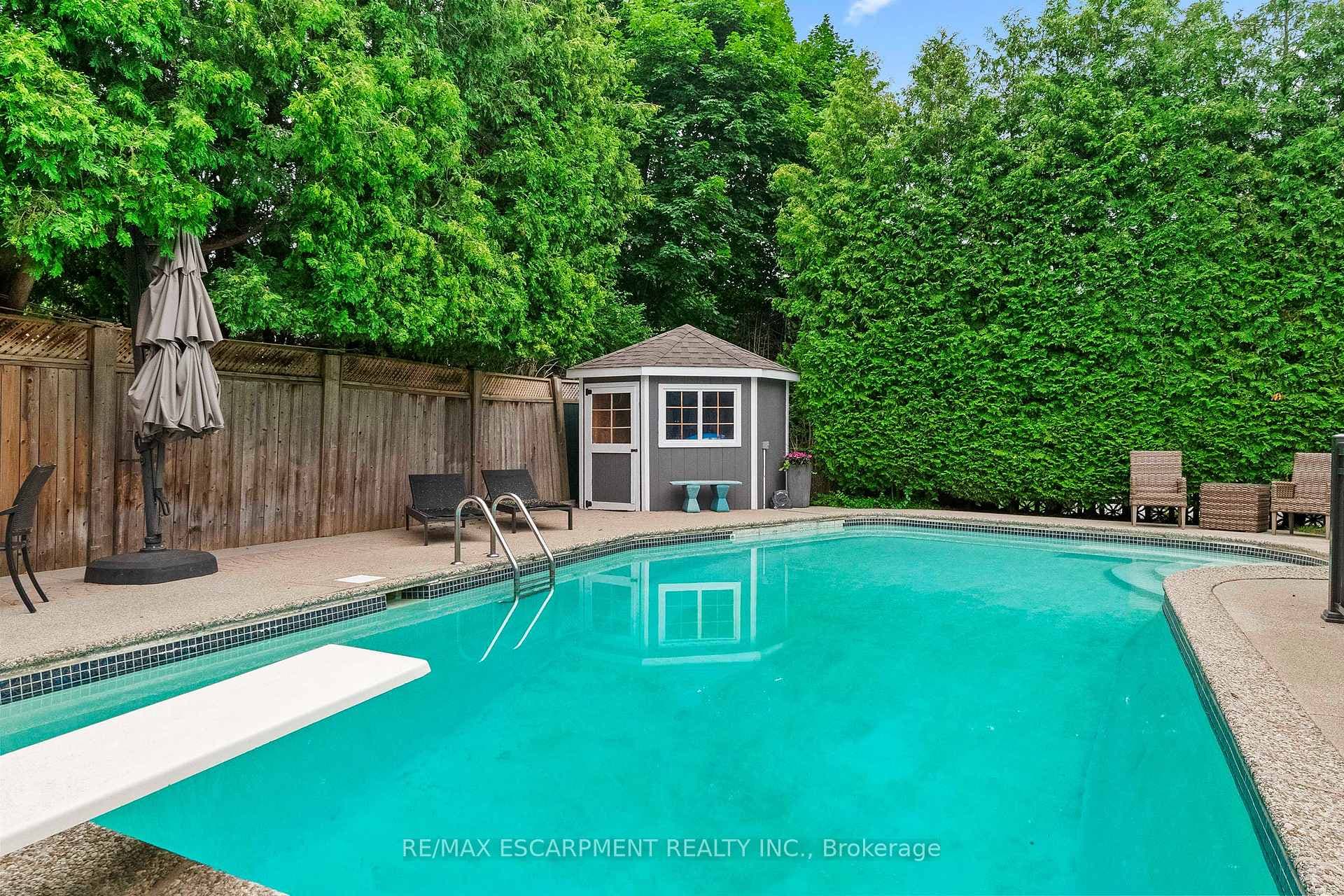 615 VANESSA Crescent photo 48