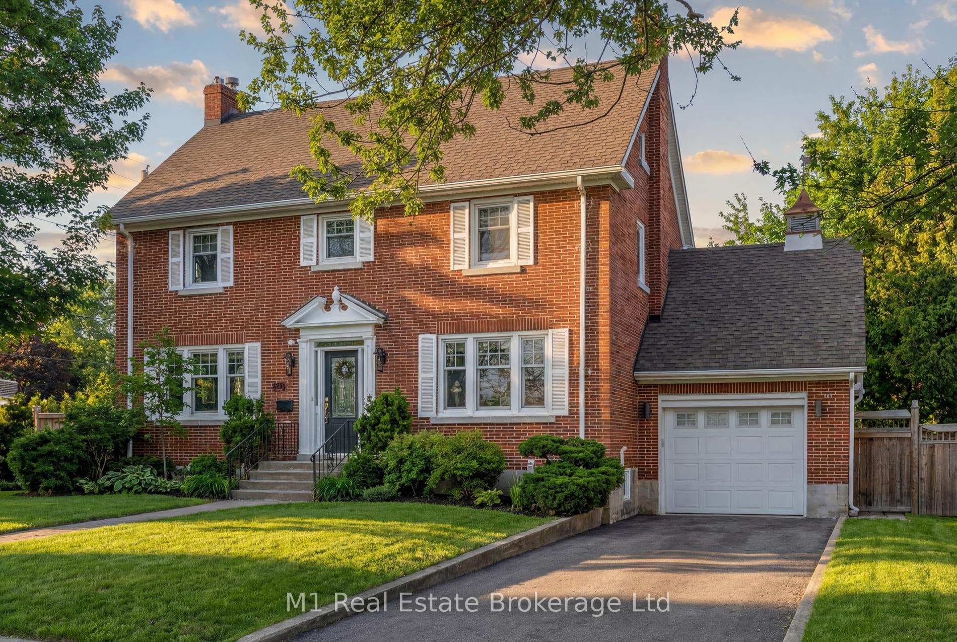 695 TOWER Street photo 2