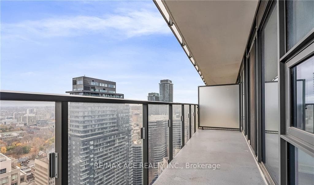 11 Wellesley Street Unit 6002 photo 28
