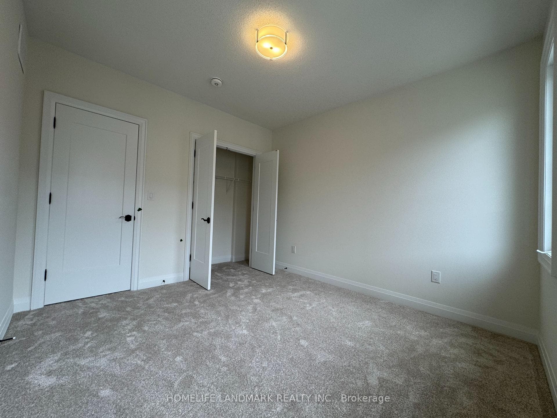 73 West Village Lane photo 32