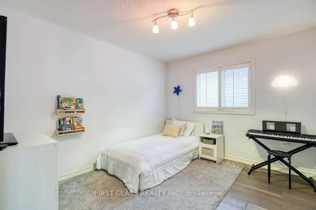 36 Brackenwood Avenue photo 15