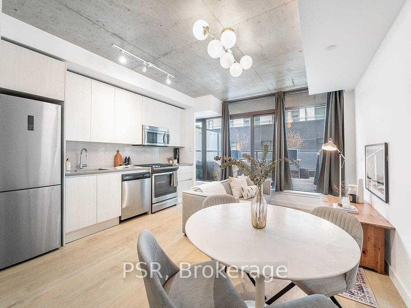 111 Bathurst Street Unit 608 photo 19