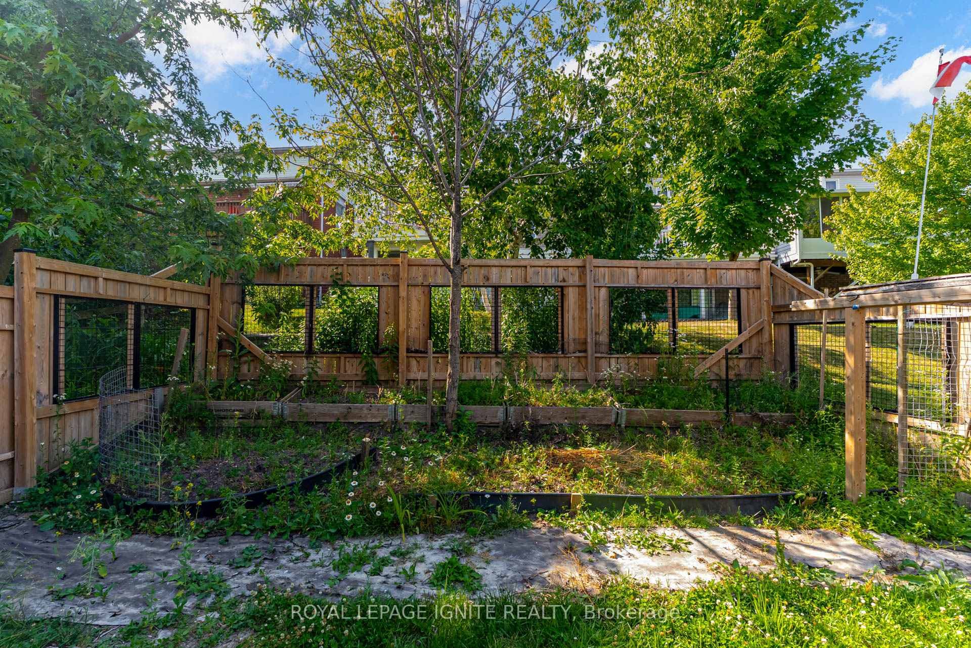 1292 Eagle Crescent photo 42
