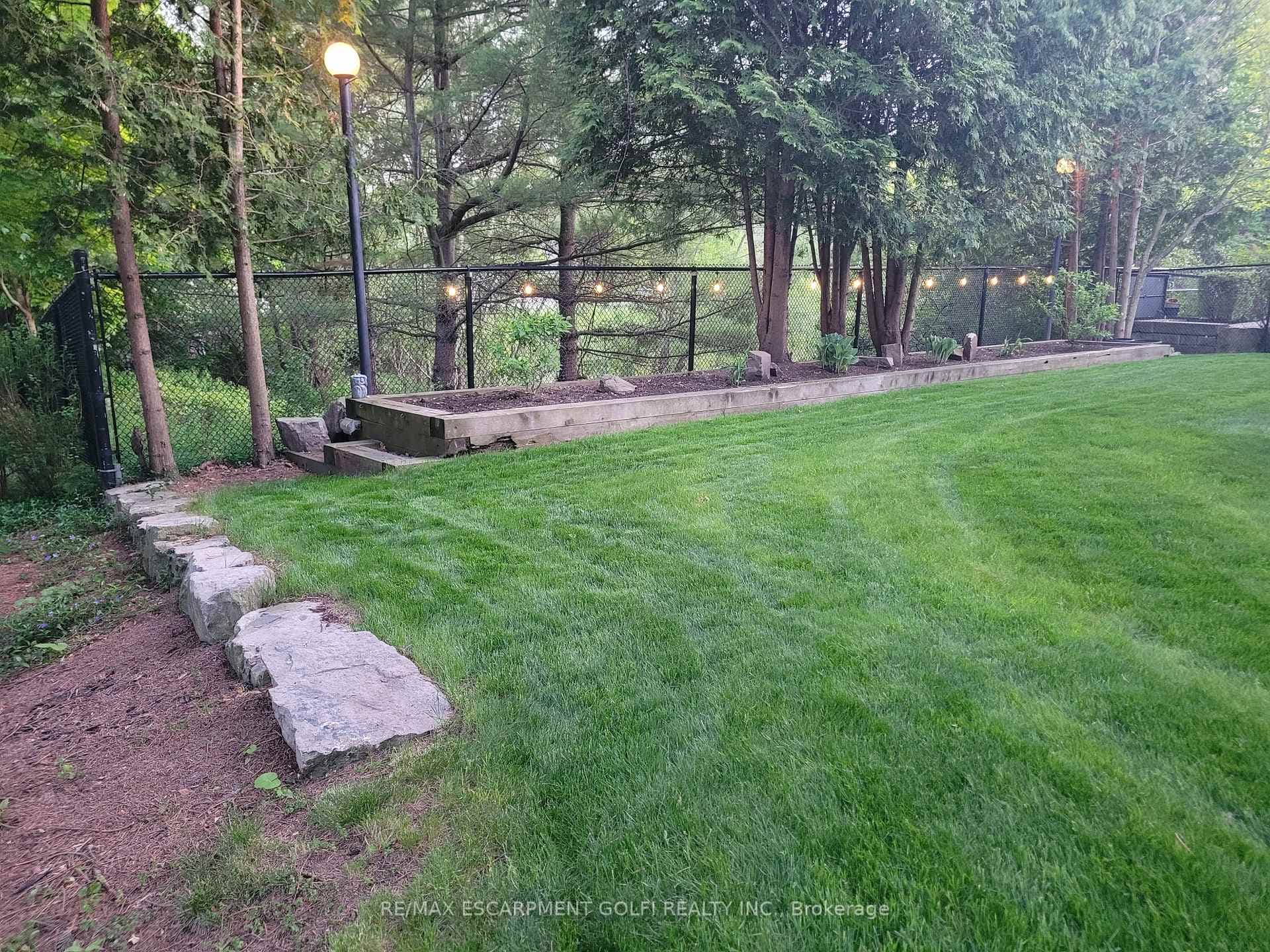 10 Anderson Court photo 39
