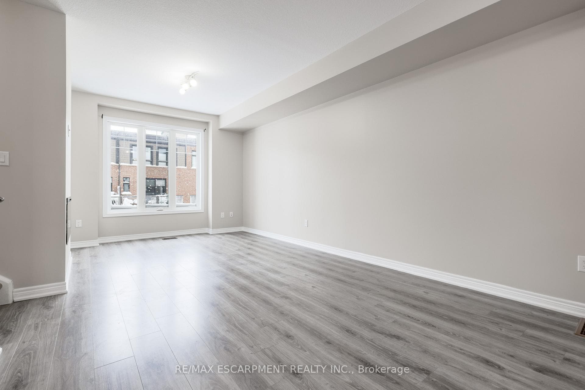 68 Esplanade Lane photo 14