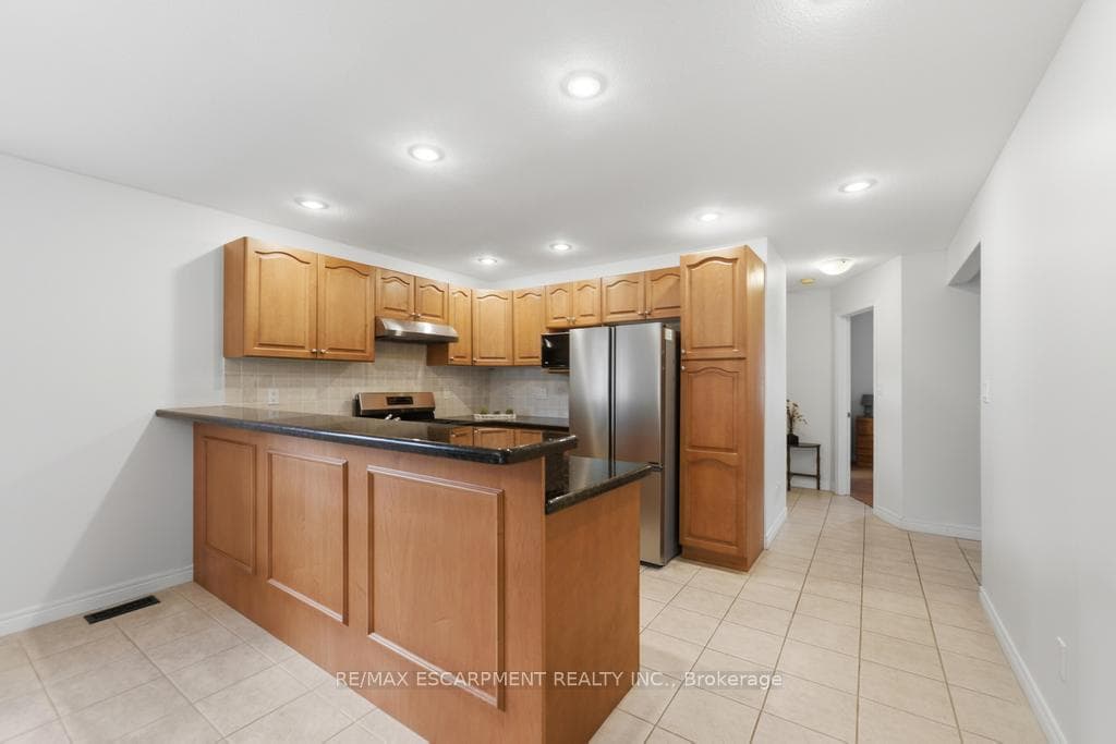 80 Lister Avenue photo 10
