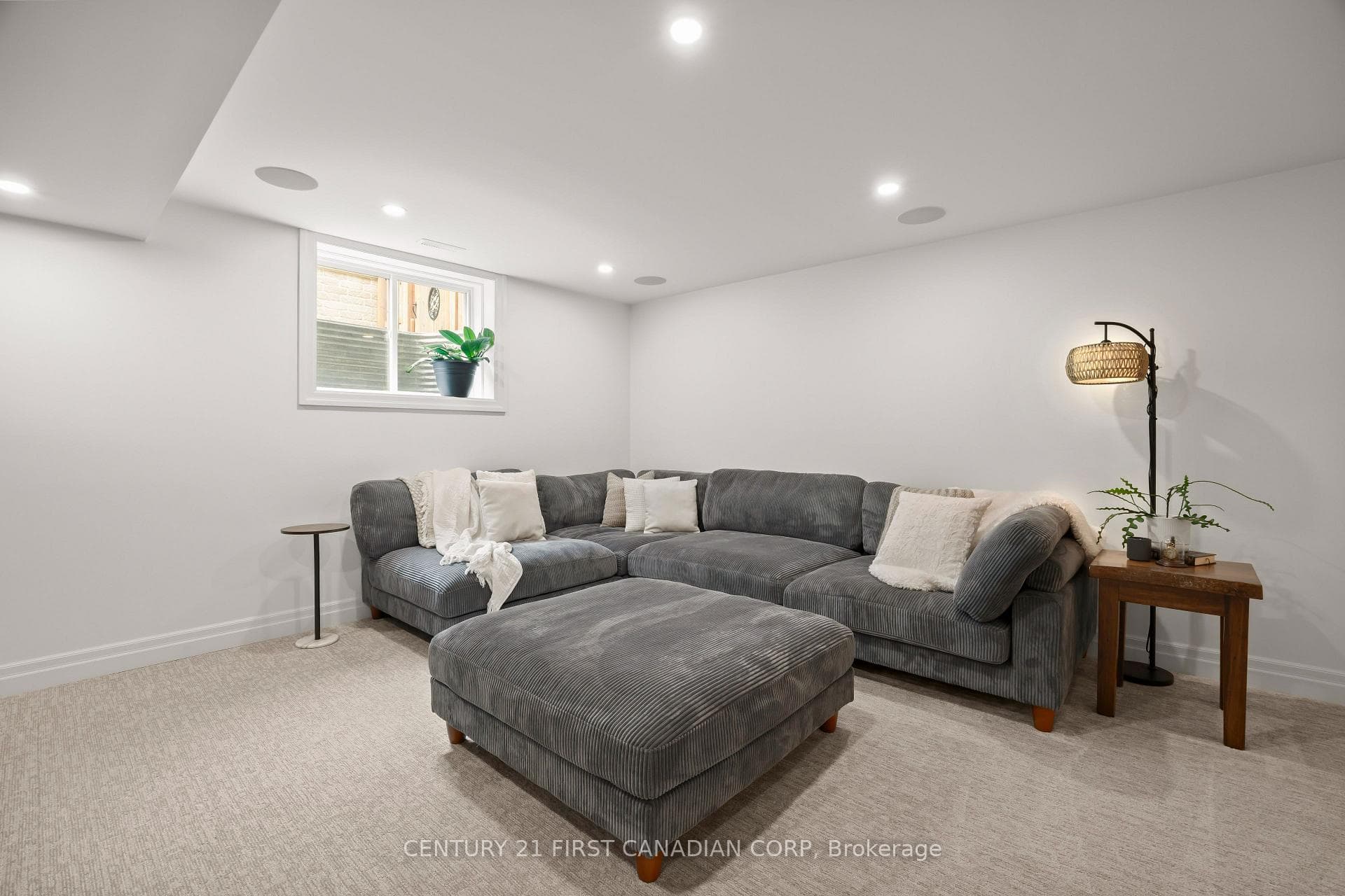 8 Oscar Davis Court photo 29
