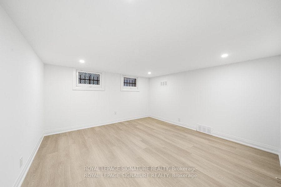 21 Donwoods Drive Unit Lower photo 8
