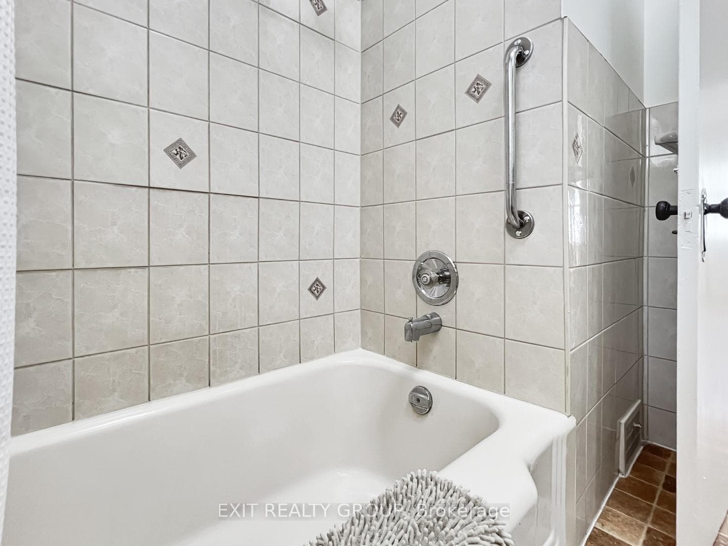 10 Carmen Avenue photo 10