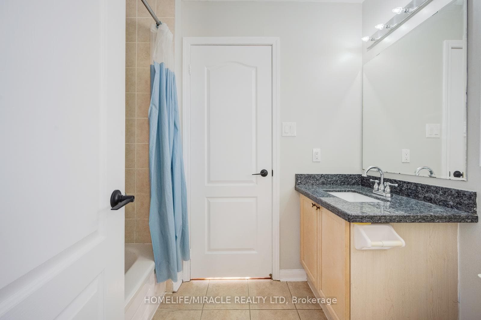17 Latania Boulevard photo 30