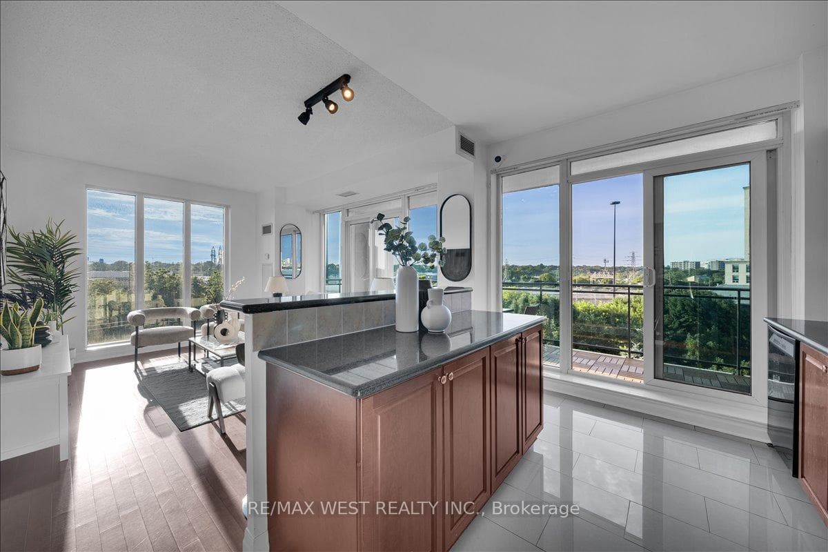 2119 Lake Shore Boulevard Unit 604 photo 2