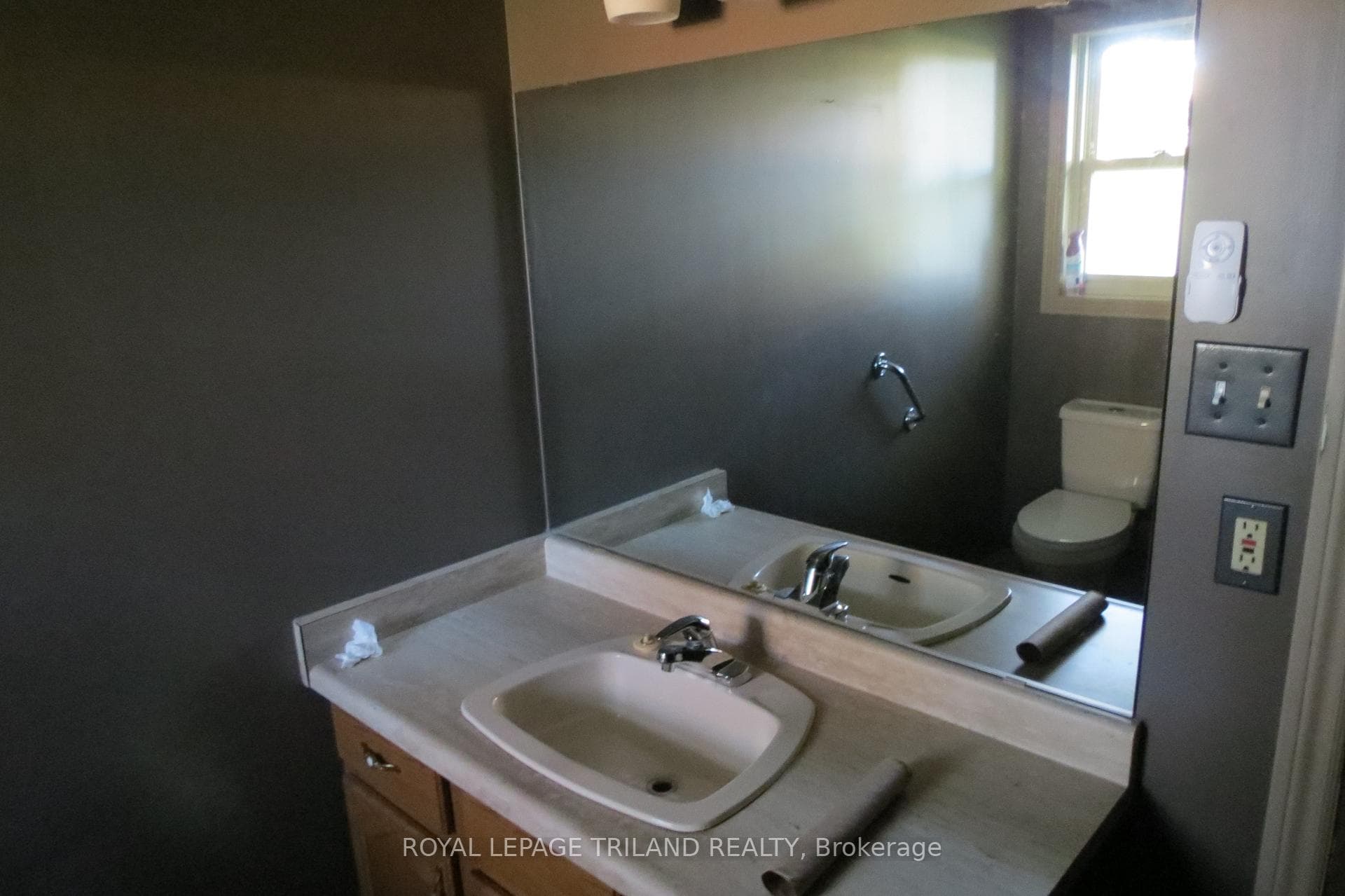4493 Wonderland Road photo 17