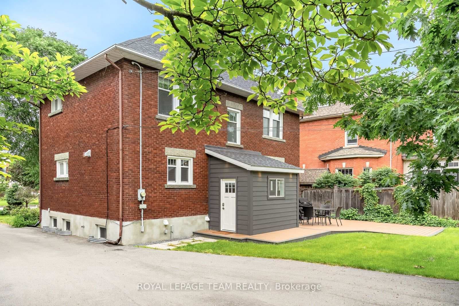 318 CLEMOW Avenue photo 31