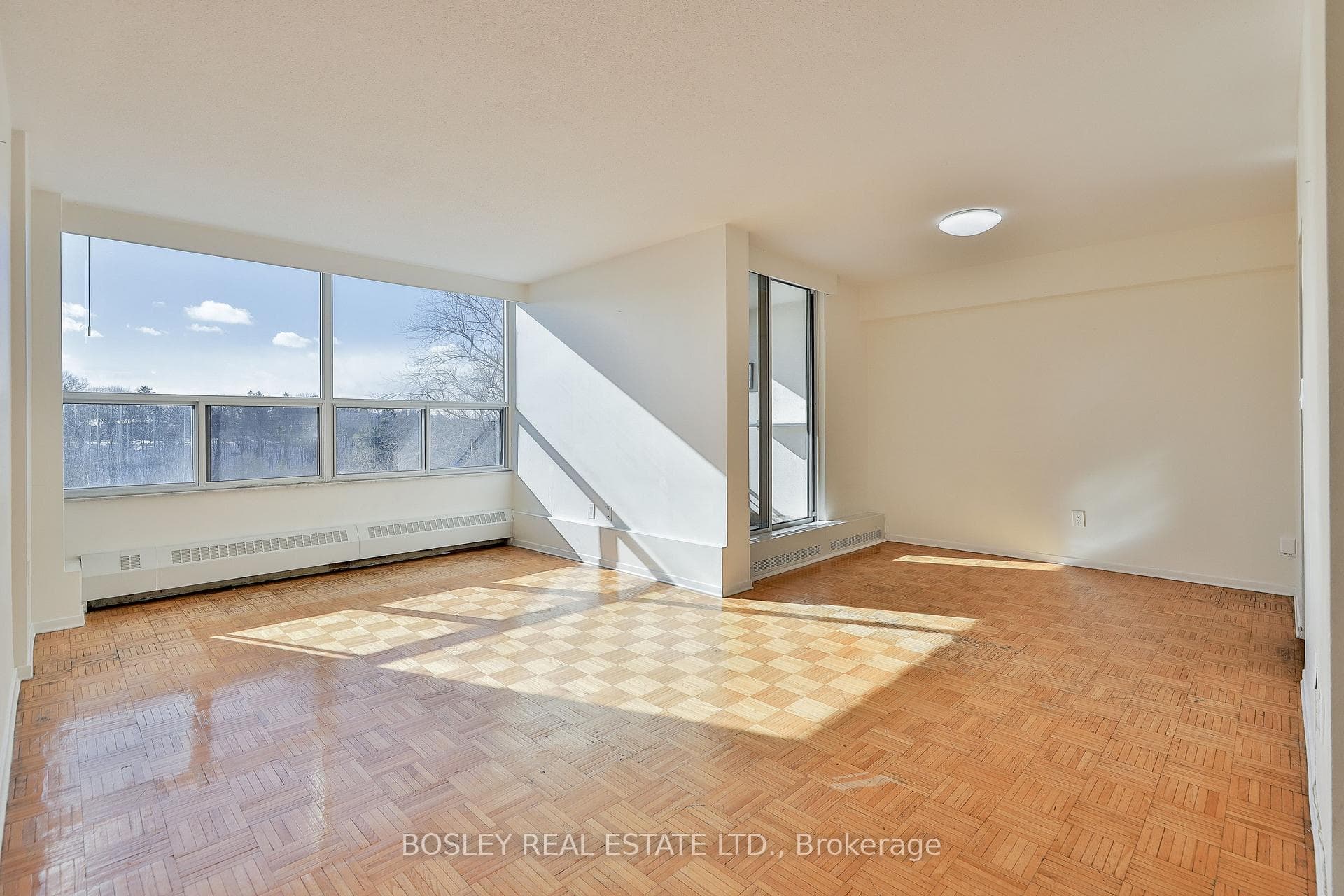 60 Pavane Linkway N/A Unit 404 photo 4
