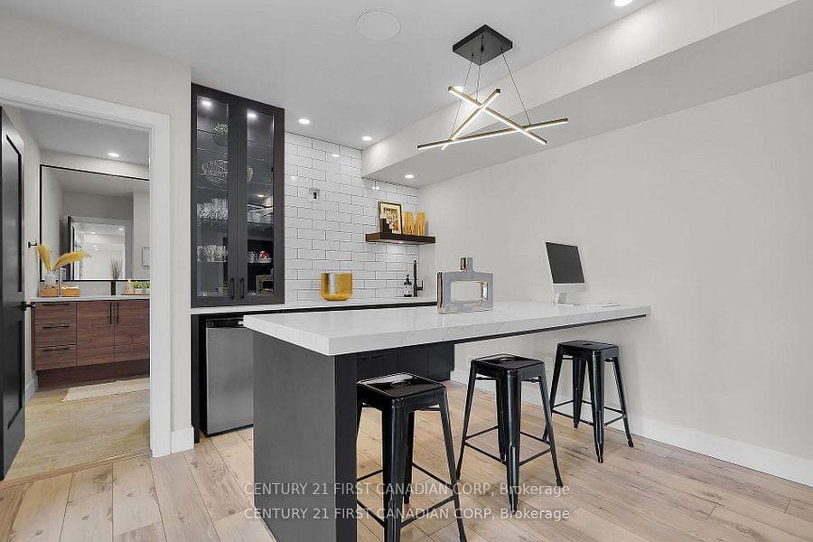 Bar/kitchenette