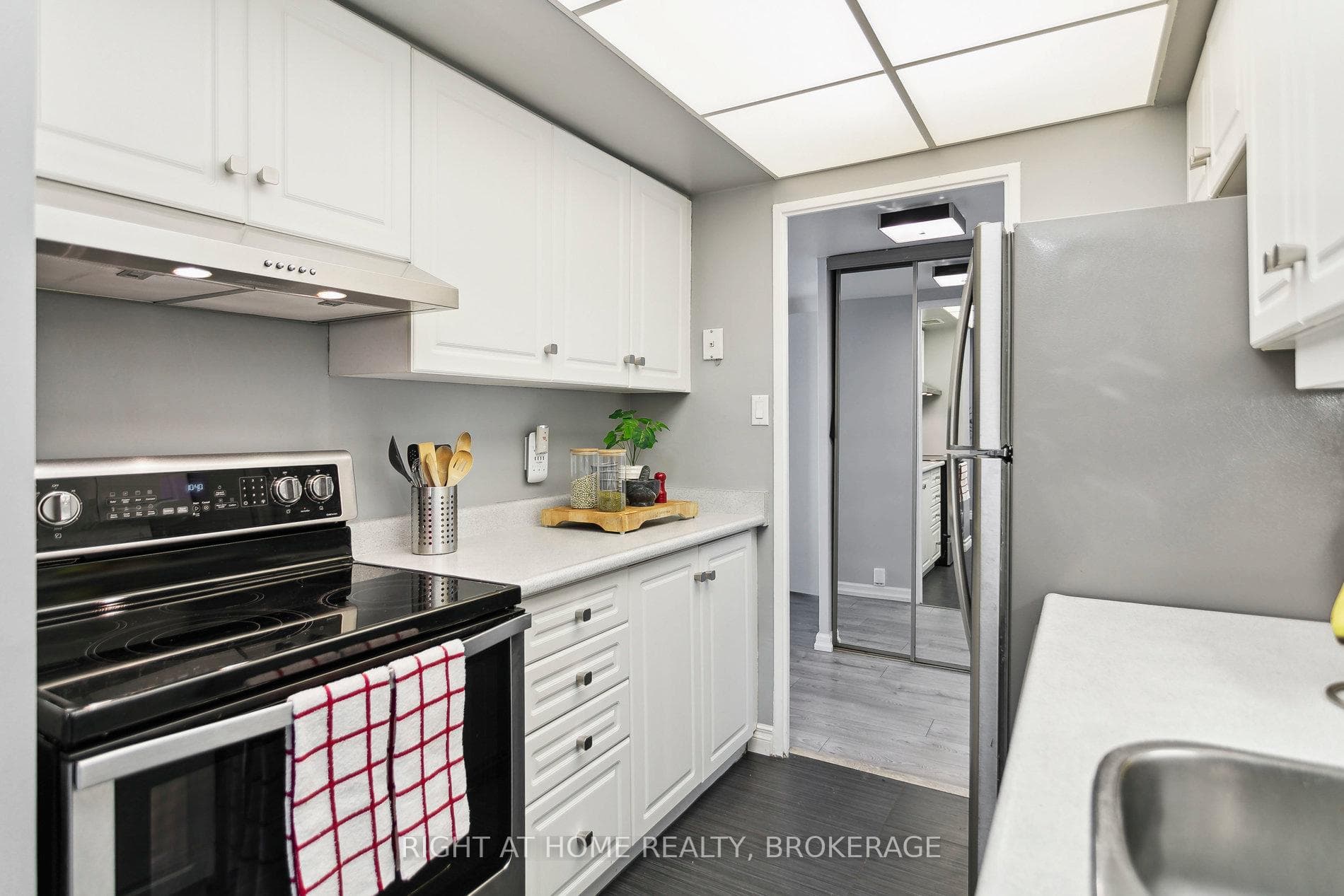 1333 Bloor Street Unit 901 photo 23