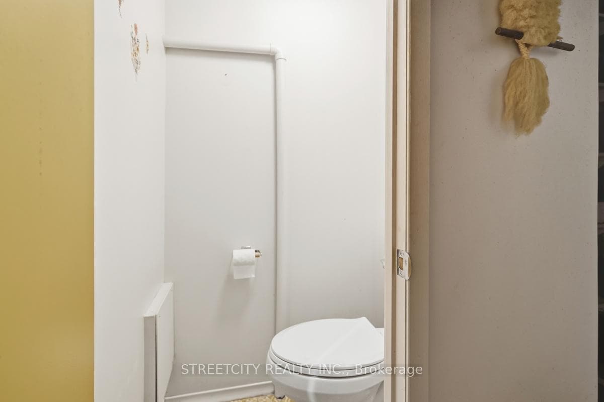 384 Regal Drive photo 27