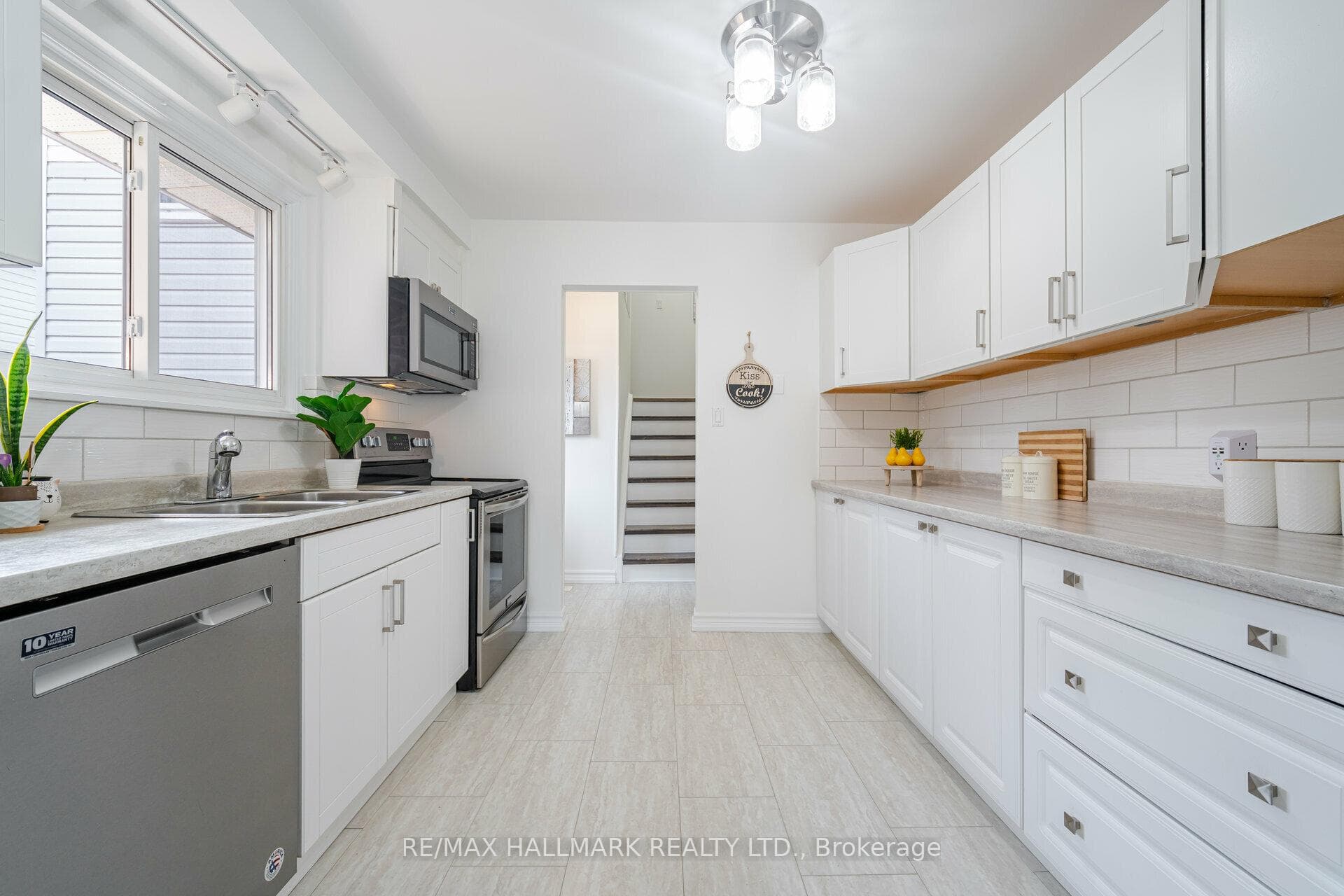 114 Martindale Street photo 9