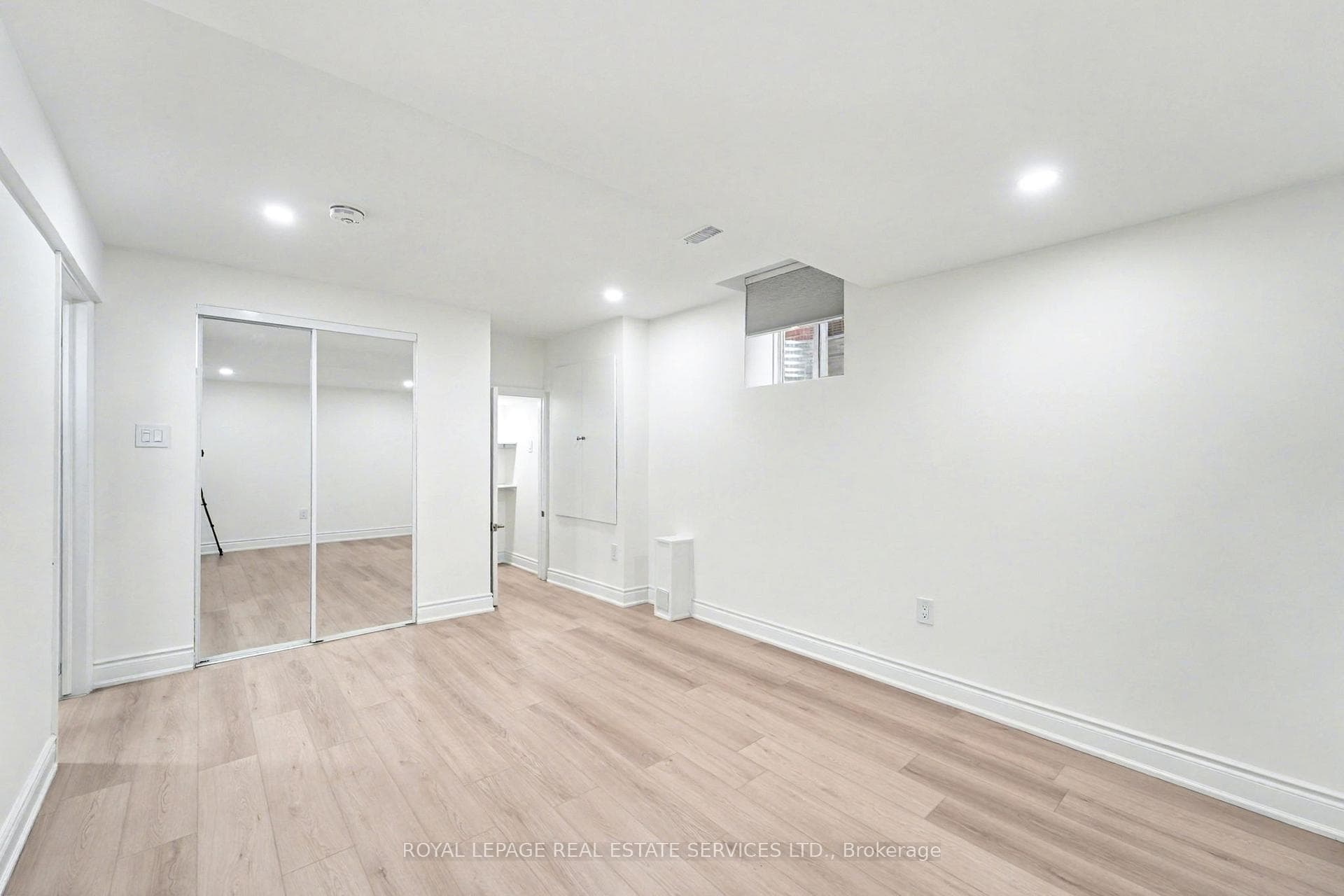 Bedroom with B/I Closet