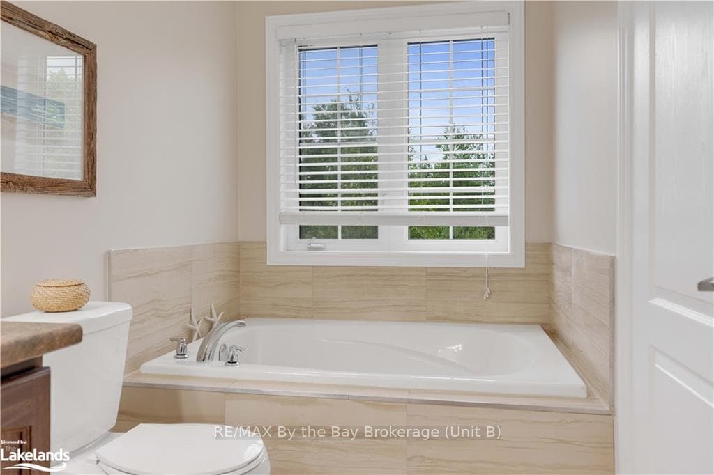 98 BLANCHARD Crescent photo 38