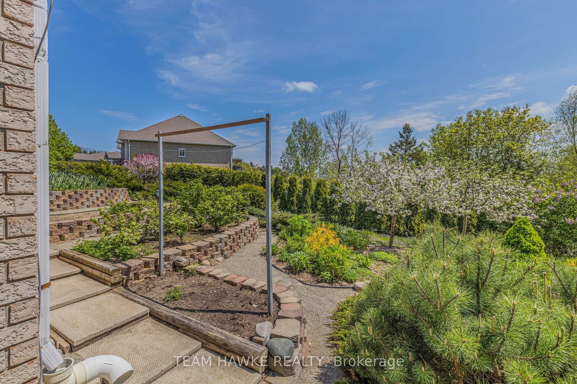 463 Shewfelt Crescent photo 34