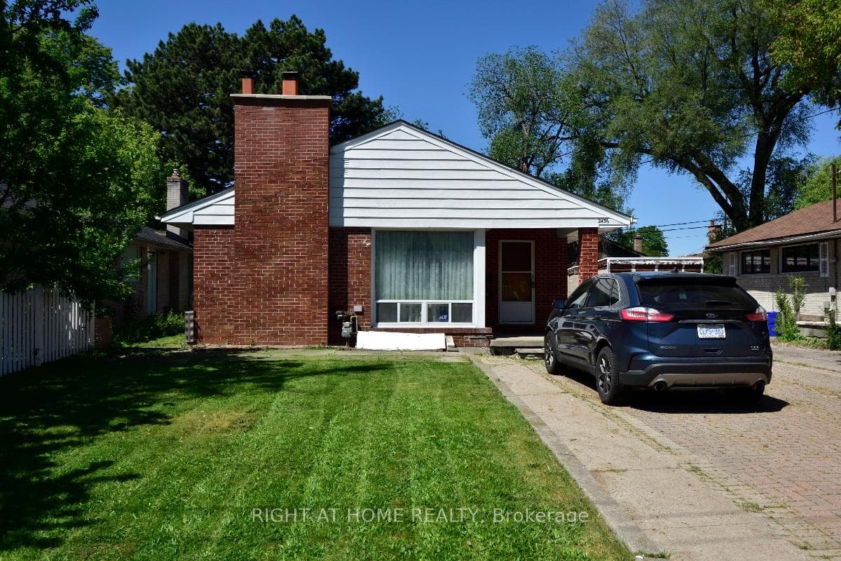 2436 Islington Avenue photo 2